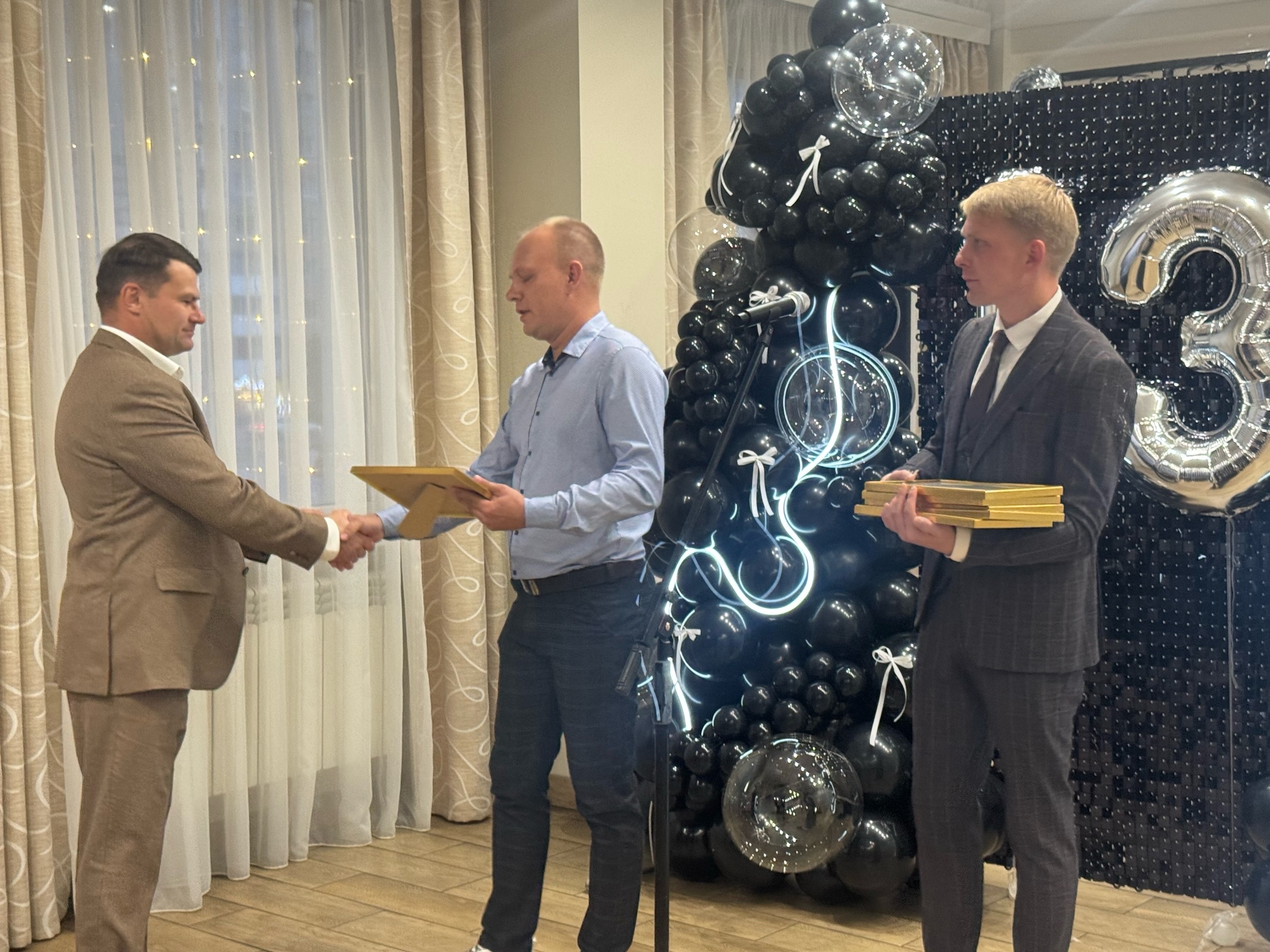 3 dX uEuwc2GeX8cn2bKGvLVOA68Hmie7hHQIlfh48F0C59jr34KwQyC5sUvKTb82FPEATFpCIpL5GxsaxFn5M9p